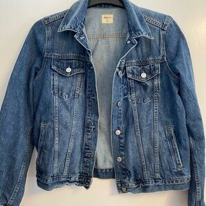 Gap Classic Blue Denim Jacket – Women’s Medium